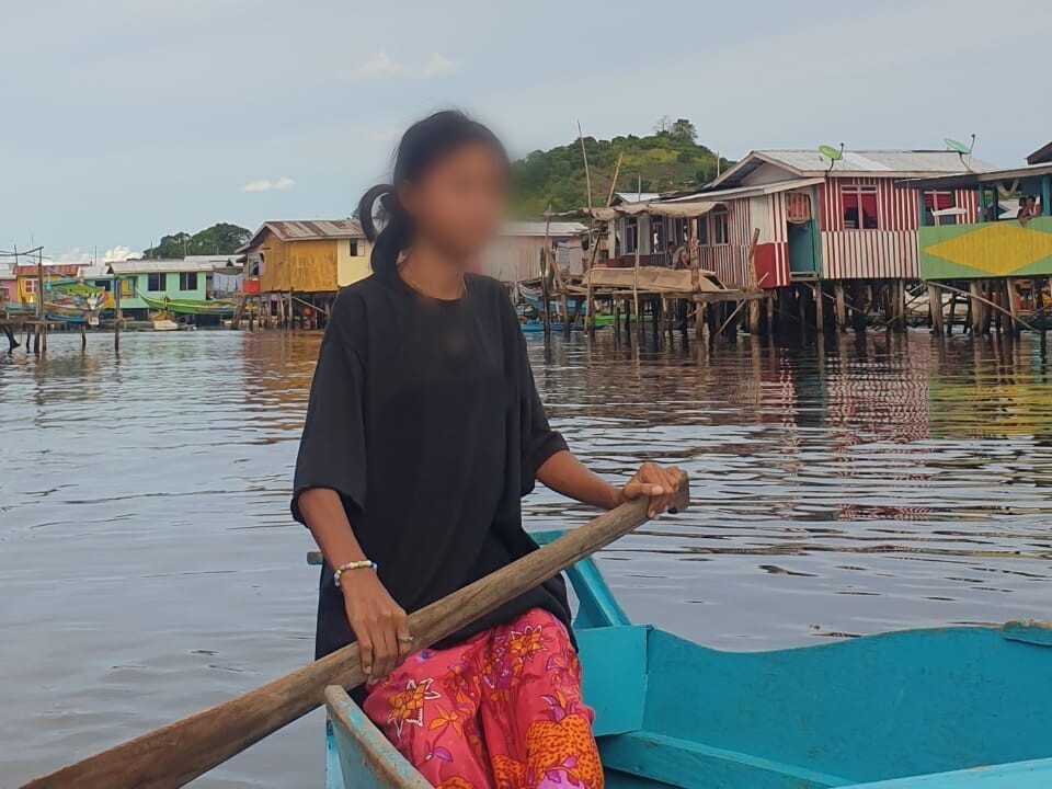 Šeilas kaimiņi viņu izsmej un izstumj