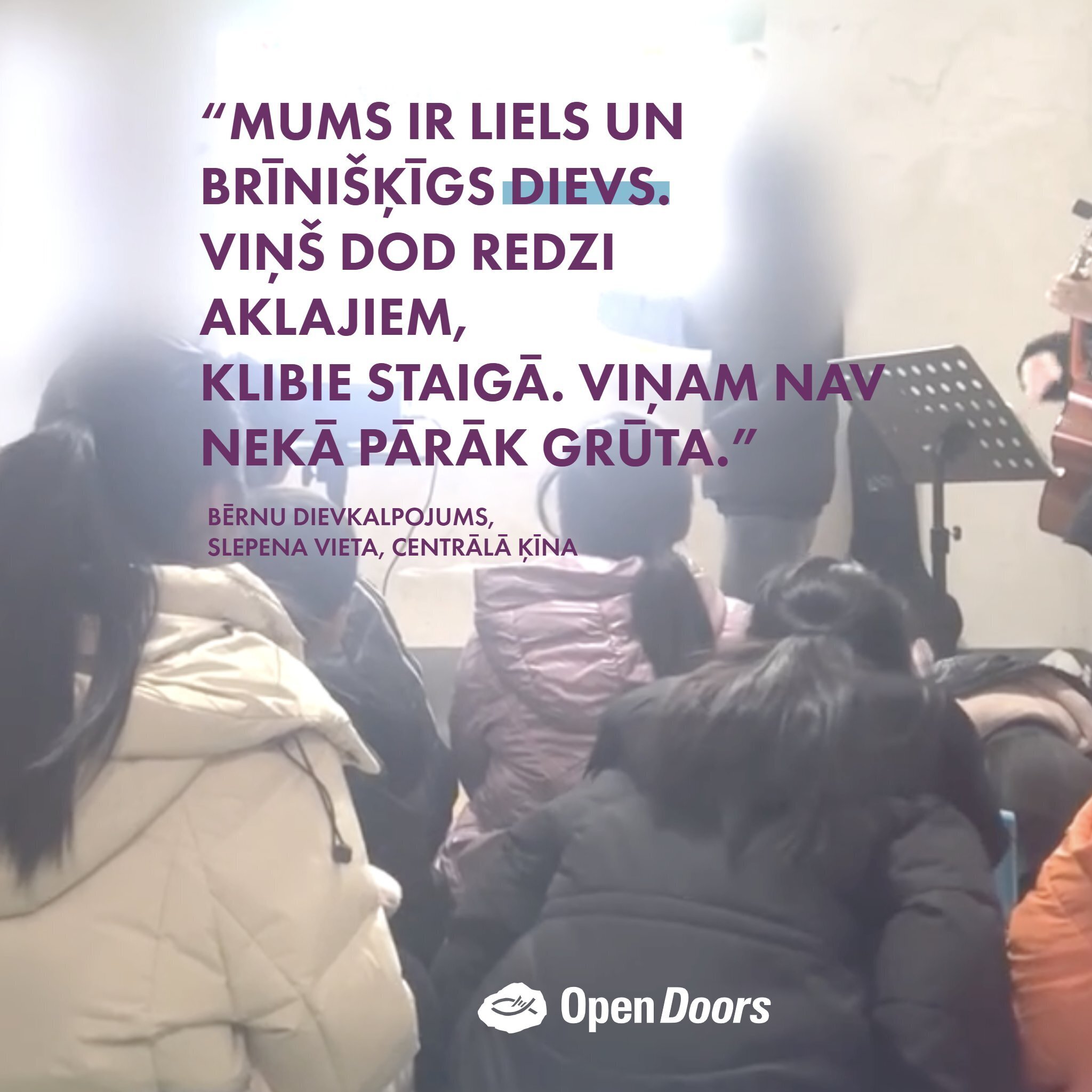 Bērni Ķīnā pielūdz Dievu